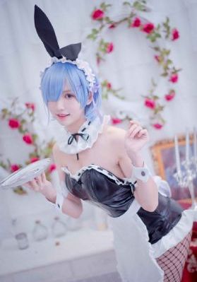 《年轻的女教师》3_免费高清在线观看
